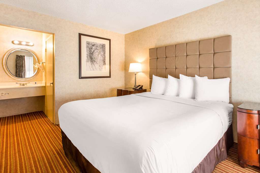 Rodeway Inn & Suites El Cajon San Diego East Room photo